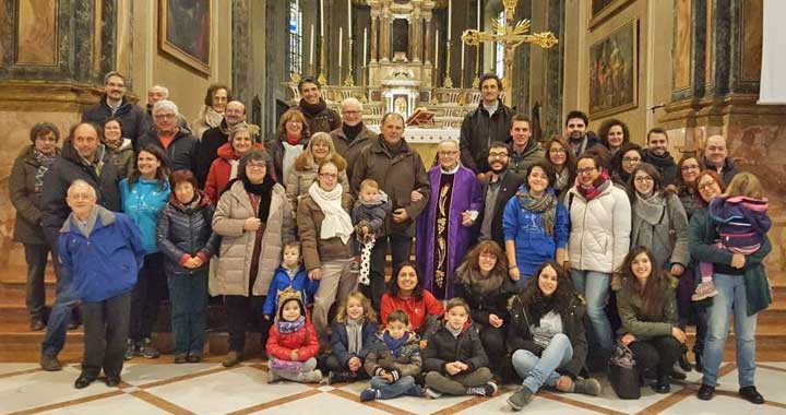 Azione Cattolica, foto di gruppo dei soci, insieme a don Franco