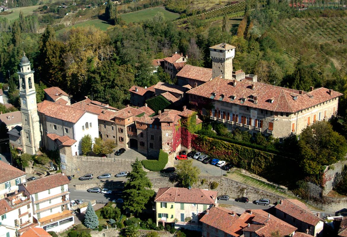 Veduta aerea del Castello di Tagliolo Monferrato