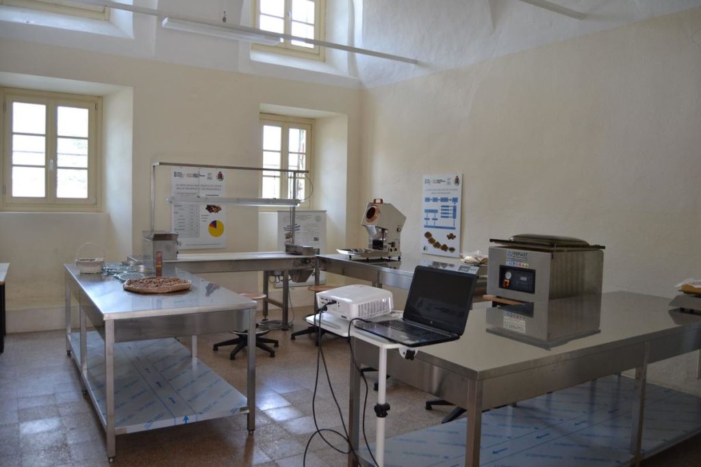 Cortemilia inaugurato laboratorio di sgusciatura nocciole dell’Istituto Cillario