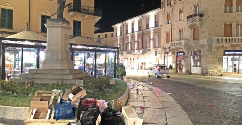 rifiuti in piazza Italia