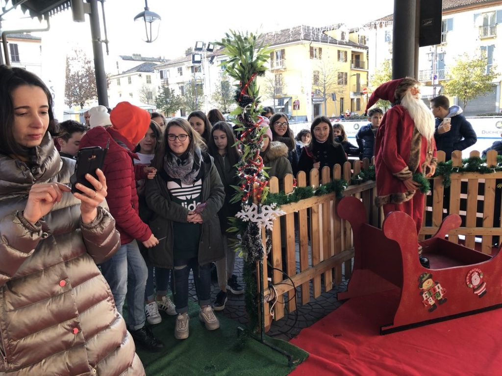 Santo Stefano Belbo inaugurata pista pattinaggio per Natale