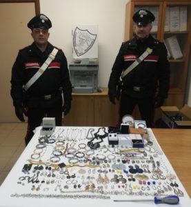 Terzo, arrestata una “banda” di albanesi responsabili del furto in un appartamento