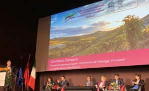 Gianfranco Comaschi, presidente dell’Associazione per Patrimonio dei Paesaggi Vitivinicoli di Langhe-Roero e Monferrato, durante il suo intervento alla Conferenza di Milano