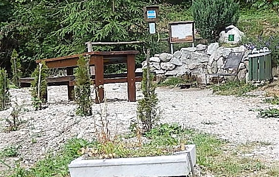 la fontana degli Alpini di MicŠ a Pallare loc damonte lungo fiume Viazza17