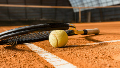 racchetta con pallina da tennis