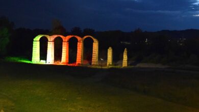 Archi Romani illuminati con il tricolore