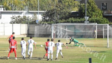 Calcio: Santostefanese-Acqui (Basso vola e para il rigore di Scoffone)